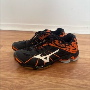 Mizuno Men's Black and Orange Athletic Sneakers